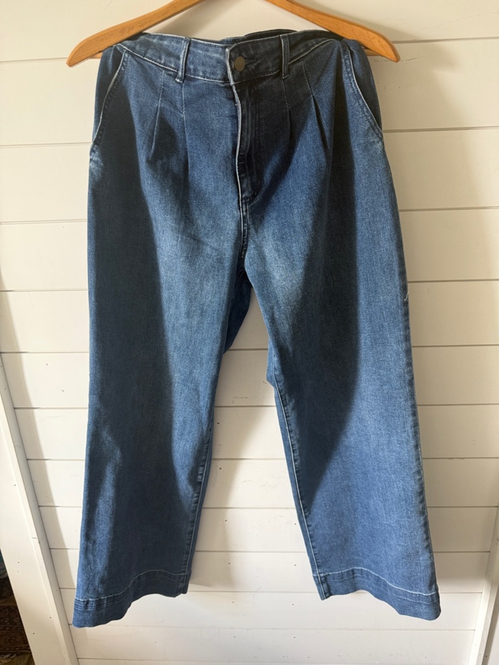 bagatelle Wide-Leg Pleated Jeans in Blue Wash Women’s 29